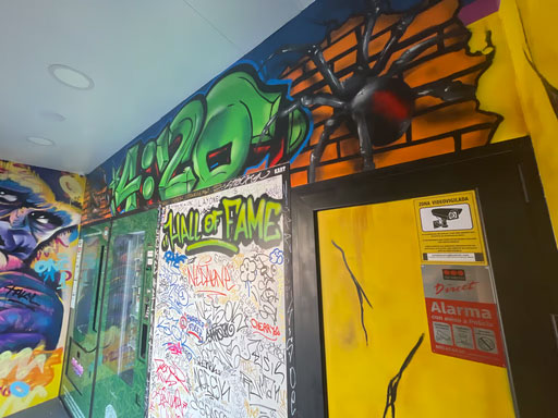 mural tienda graffiti