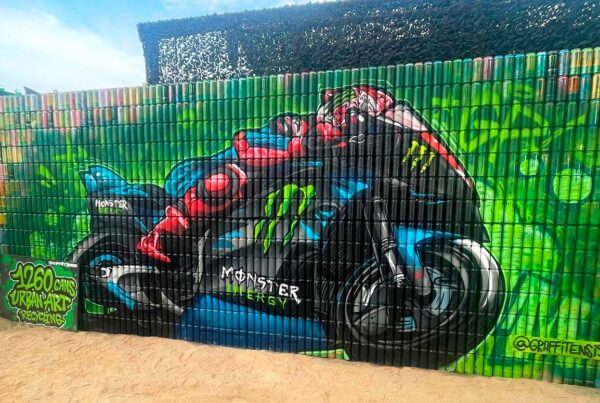arte mural urbano motogp monster energy