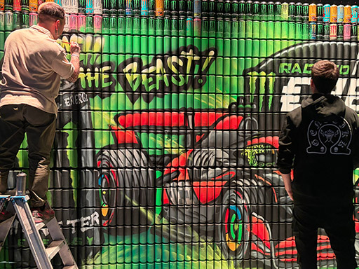 mural moster energy graffiti latas recicladas belgrado