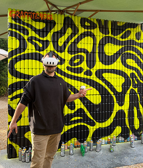 panel latas recicladas monster energy paris